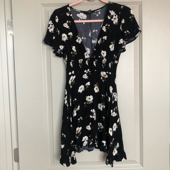 Forever 21 Dresses & Skirts - Floral Print Mini Dress
